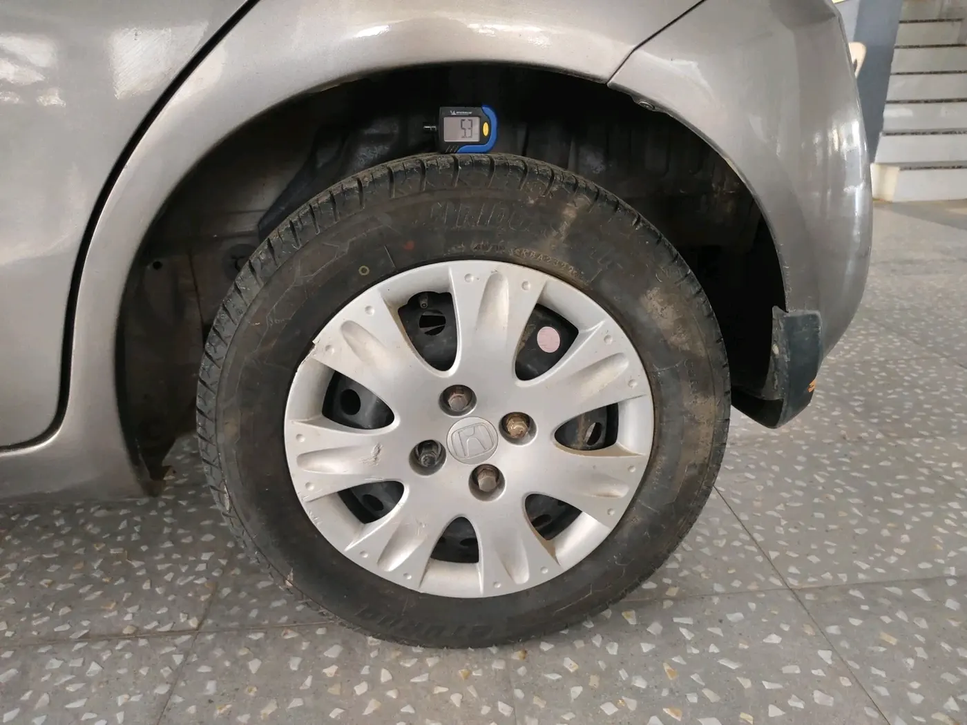 2013 Honda Brio S MT, Petrol, Manual, 1,09,805 km, tyre