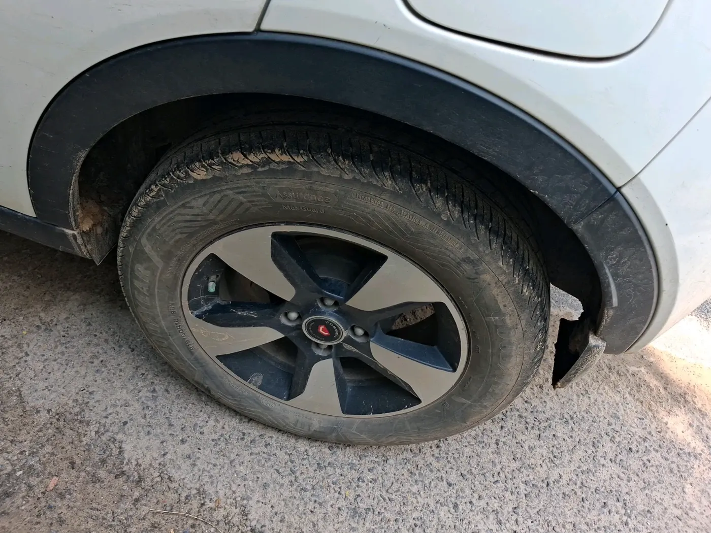 2018 Tata NEXON XZ PLUS PETROL, Petrol, Manual, 1,25,873 km, tyre