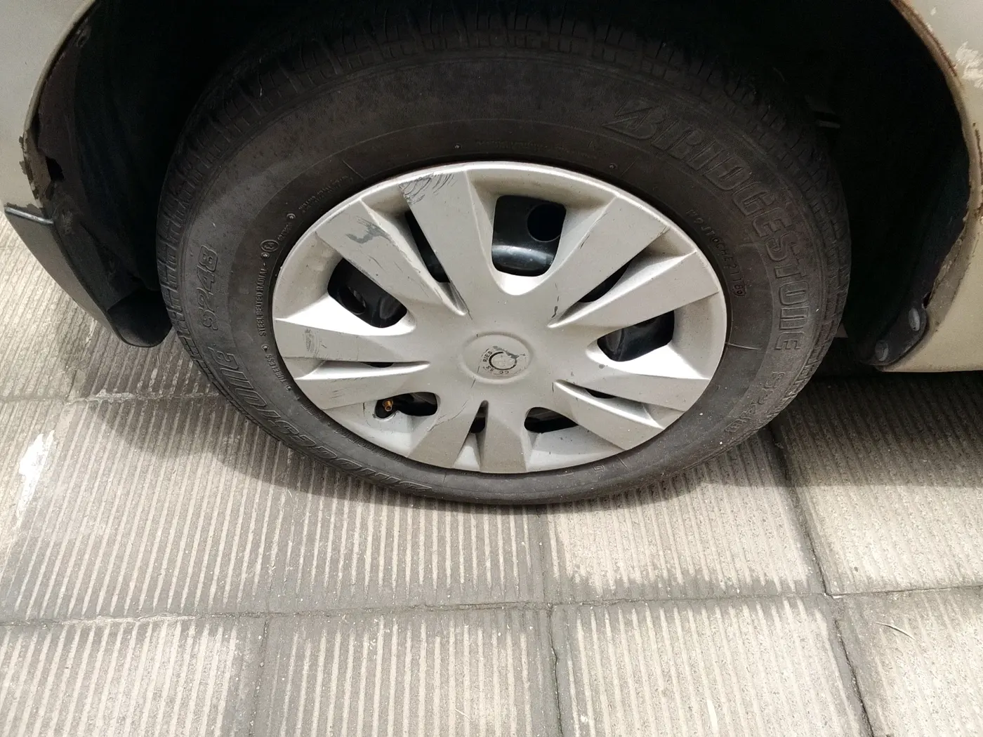 2012 Maruti Swift VDI, Diesel, Manual, 1,18,053 km, tyre