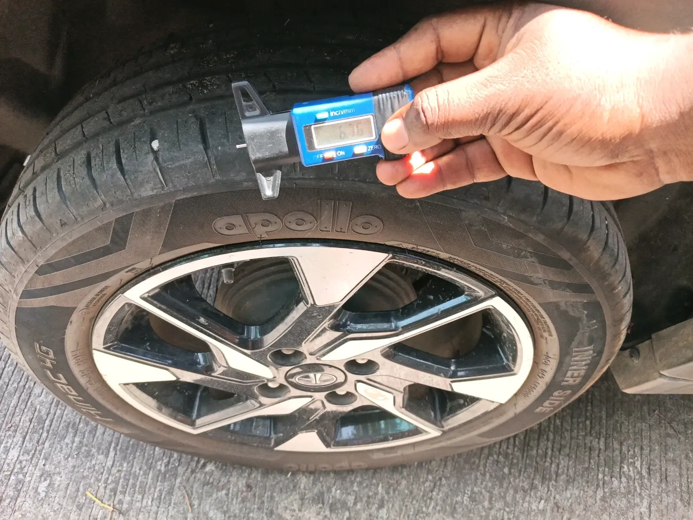 2022 Tata PUNCH ACCOMPLISHED AMT, Petrol, Automatic, 40,676 km, tyre