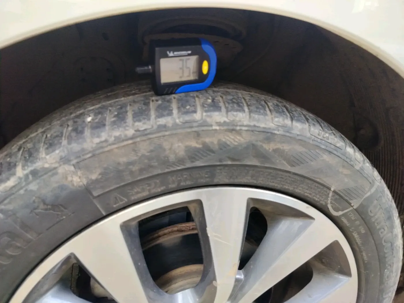 2016 Hyundai Verna 1.6 VTVT SX AT, Petrol, Automatic, 1,20,061 km, tyre