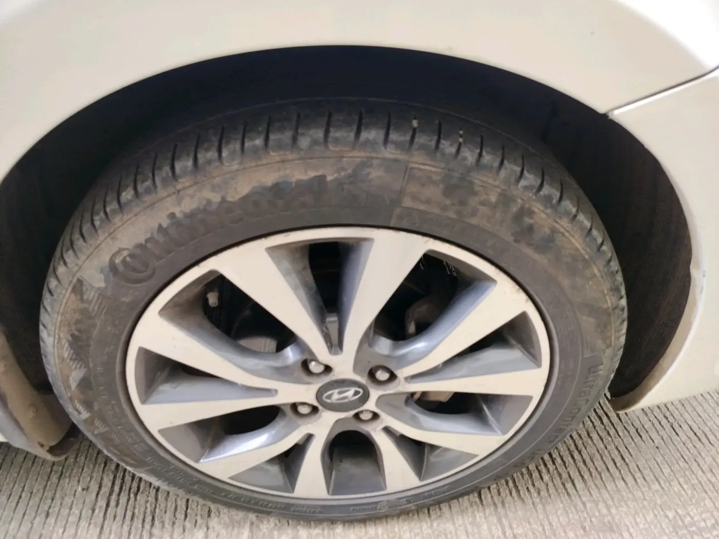 2016 Hyundai Verna 1.6 VTVT SX AT, Petrol, Automatic, 1,20,061 km, tyre