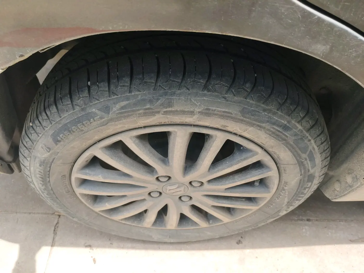 2017 Maruti Dzire ZDI PLUS AMT, Diesel, Automatic, 1,93,900 km, tyre