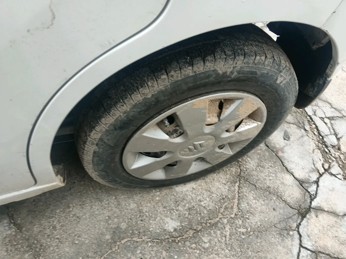 2013 Maruti Wagon R 1.0 LXI, CNG, Manual, 89,293 km, tyre