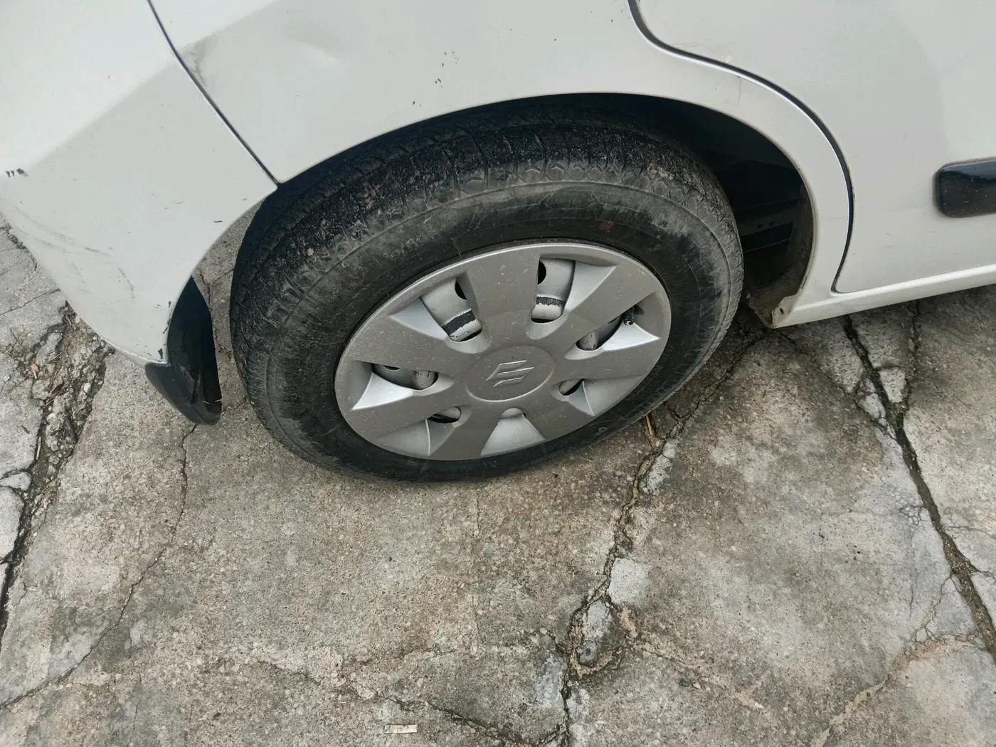 2013 Maruti Wagon R 1.0 LXI, CNG, Manual, 89,293 km, tyre