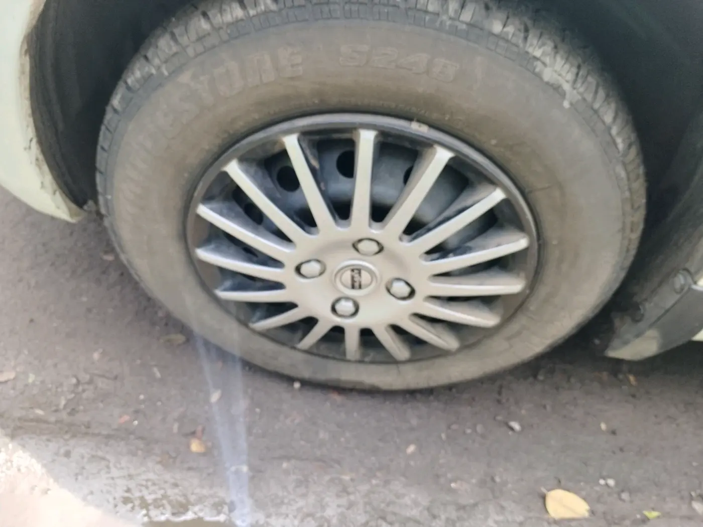 2013 Maruti Swift VXI, Petrol, Manual, 43,398 km, tyre