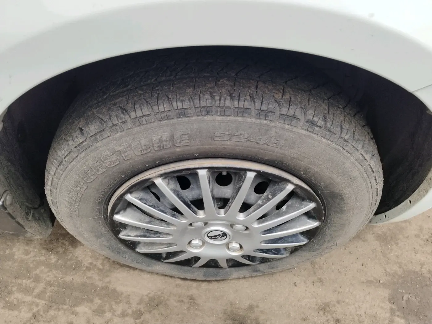 2013 Maruti Swift VXI, Petrol, Manual, 43,398 km, tyre