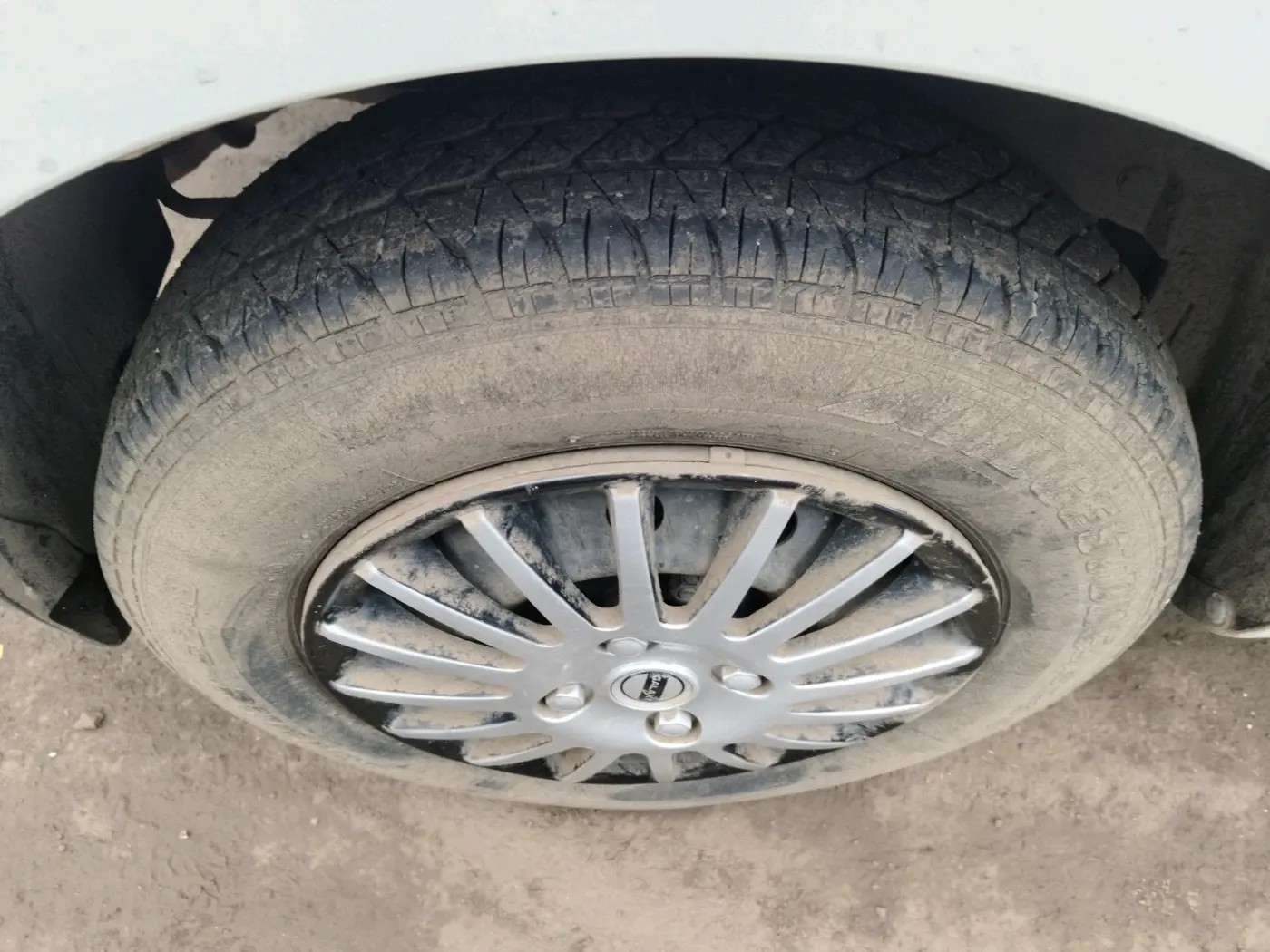 2013 Maruti Swift VXI, Petrol, Manual, 43,398 km, tyre