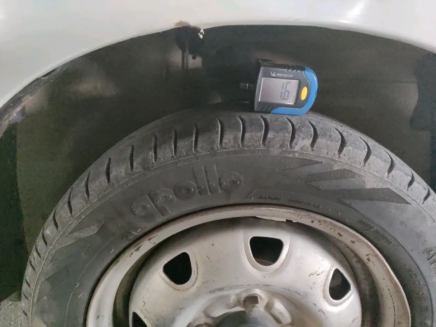 2015 Maruti Alto K10 LXI CNG, CNG, Manual, 2,38,000 km, tyre