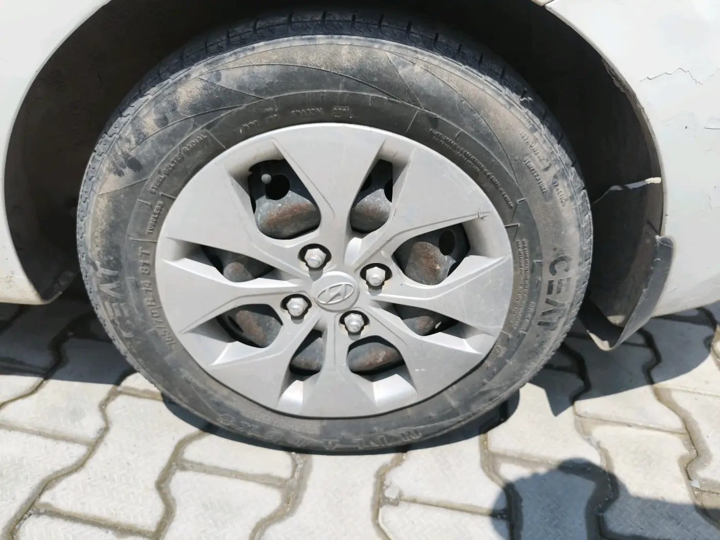 2016 Hyundai Xcent S 1.2, Petrol, Manual, 59,129 km, tyre