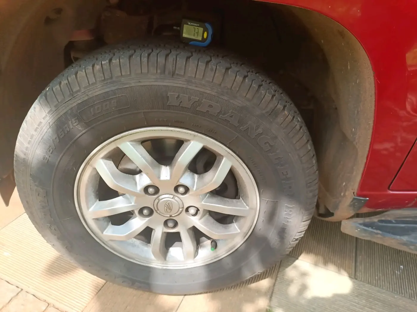 2017 Mahindra TUV300 T8, Diesel, Manual, 96,821 km, tyre