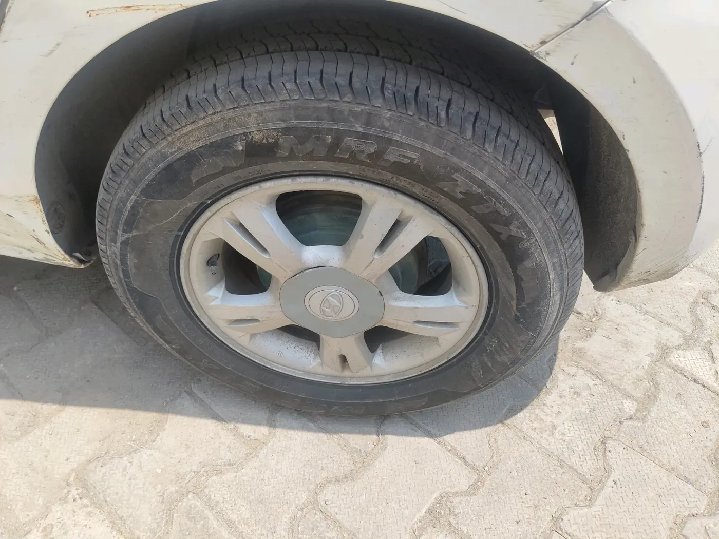 2011 Hyundai i20 ASTA 1.2, CNG, Manual, 1,15,842 km, tyre