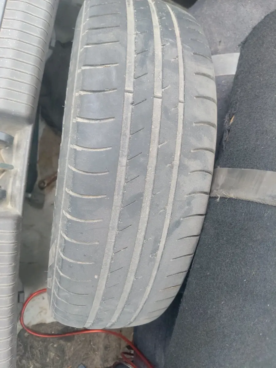 2011 Hyundai i20 ASTA 1.2, CNG, Manual, 1,15,842 km, tyre