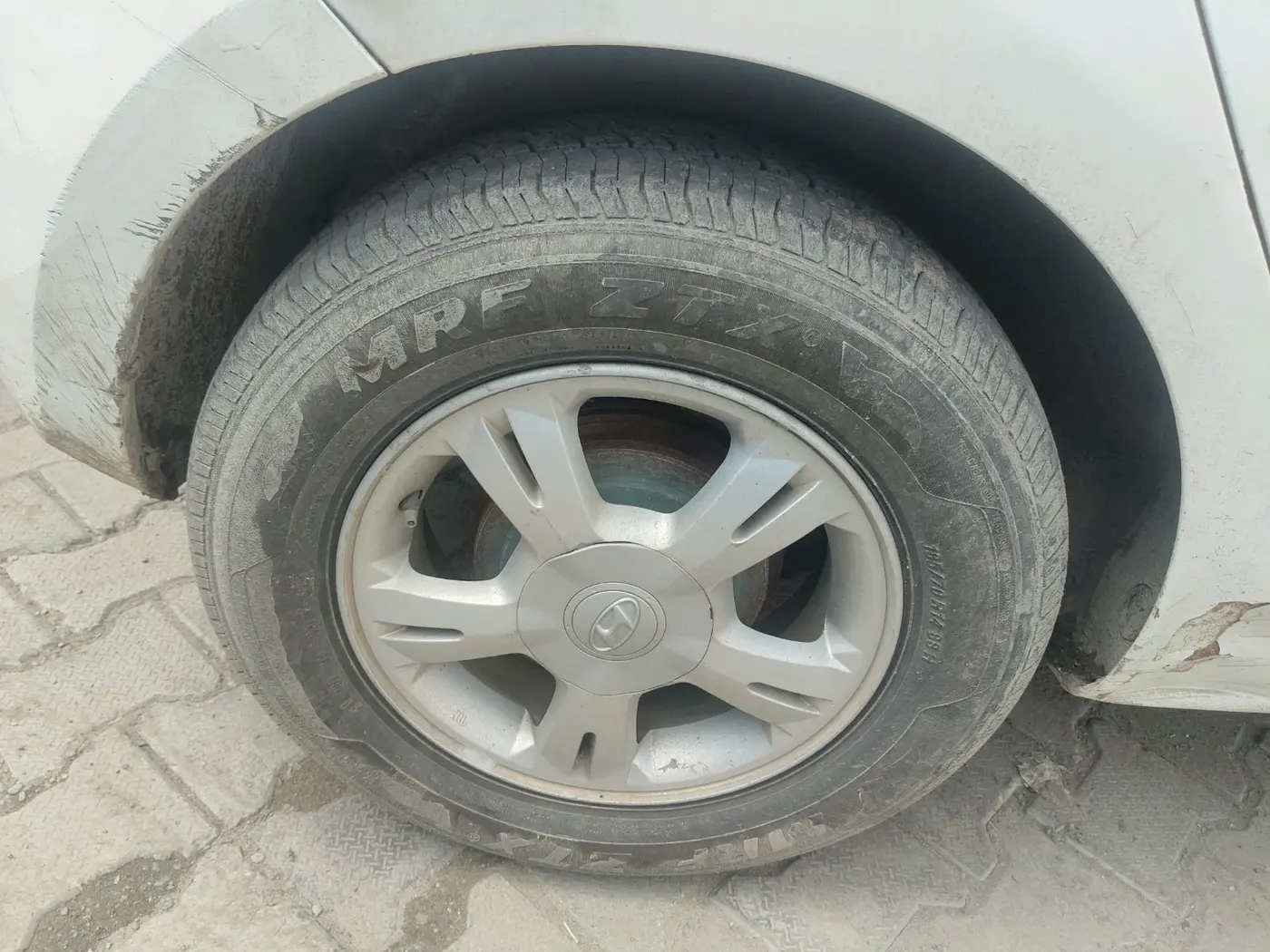 2011 Hyundai i20 ASTA 1.2, CNG, Manual, 1,15,842 km, tyre