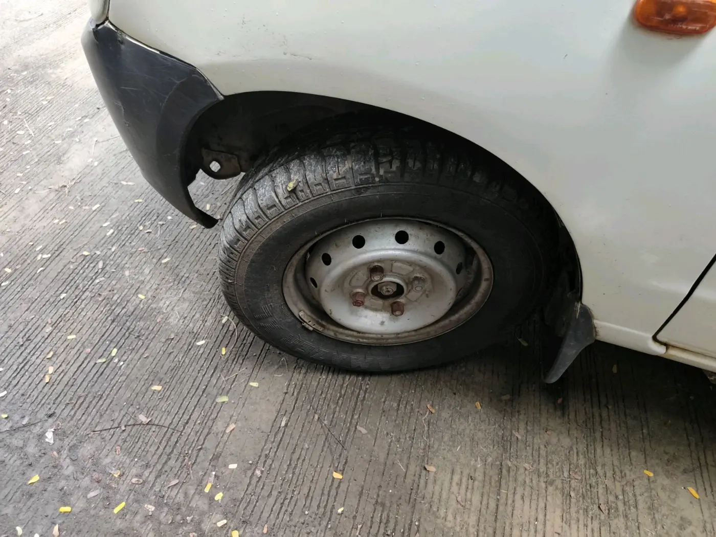2011 Maruti Alto LXI, Petrol, Manual, 62,841 km, tyre