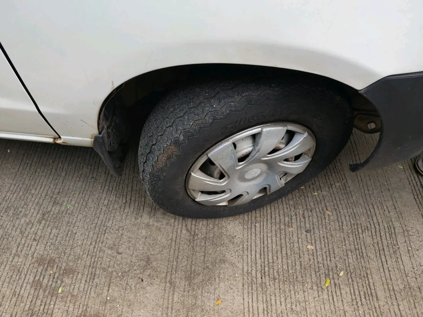 2011 Maruti Alto LXI, Petrol, Manual, 62,841 km, tyre
