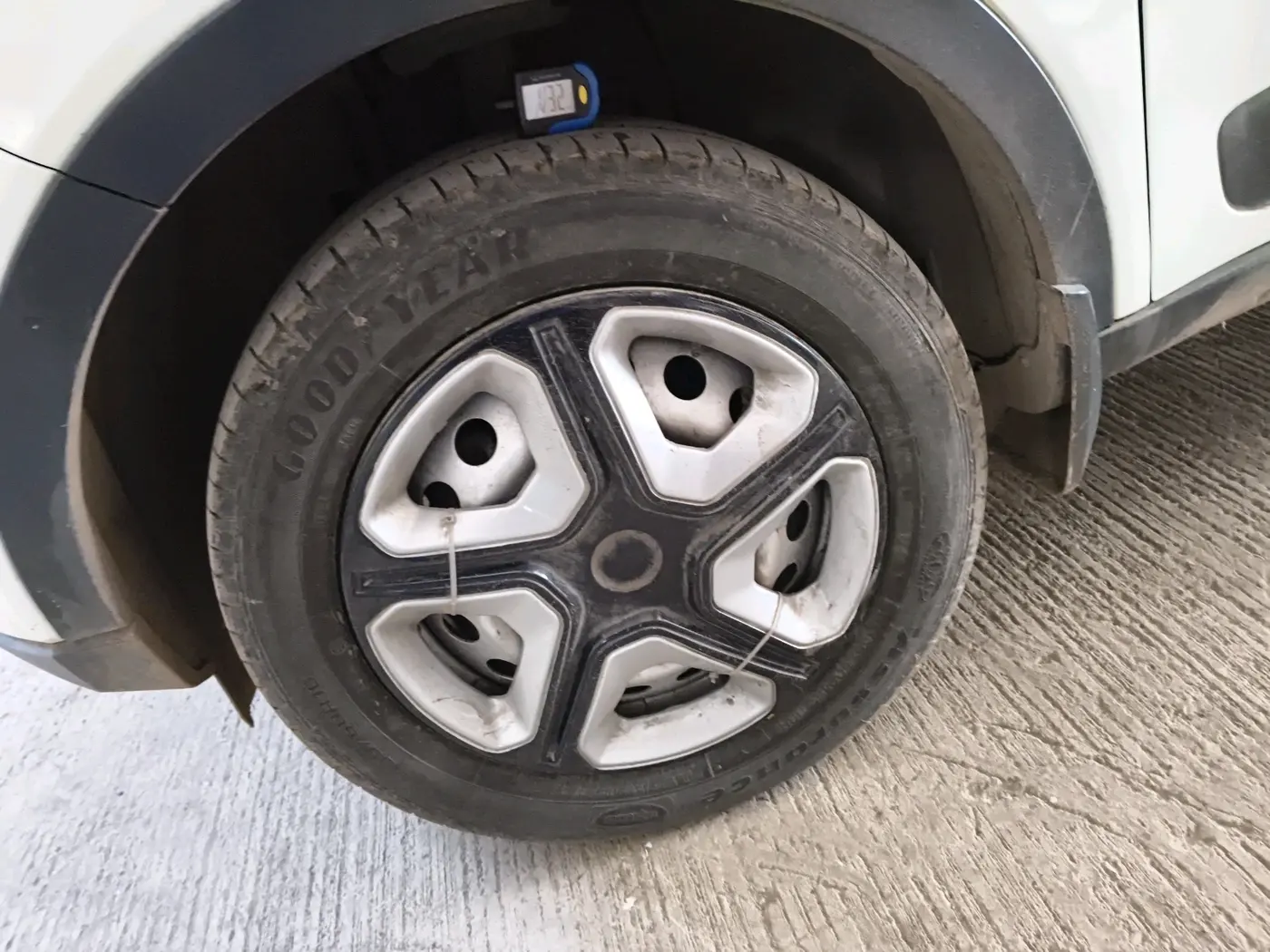 2022 Tata NEXON XE PETROL, Petrol, Manual, 38,538 km, tyre