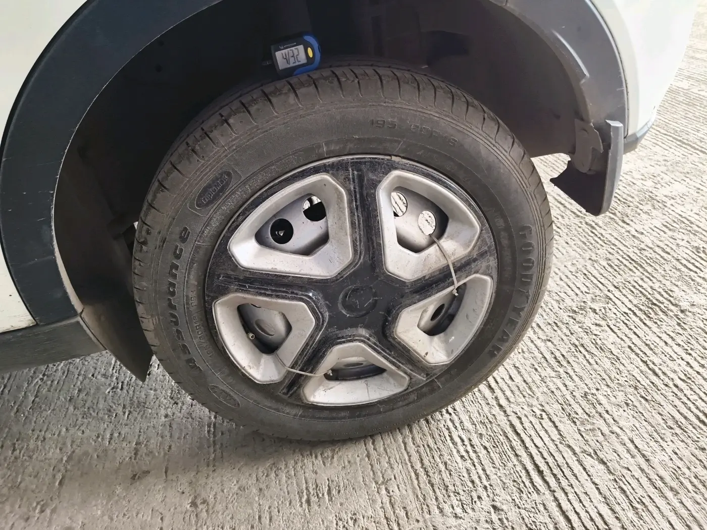 2022 Tata NEXON XE PETROL, Petrol, Manual, 38,538 km, tyre