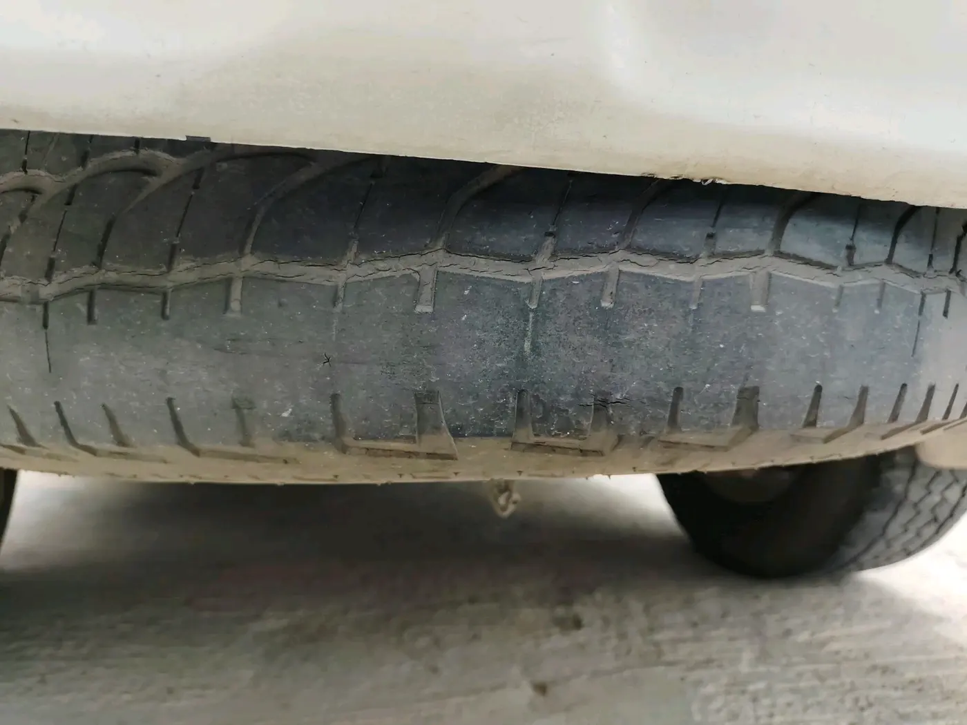 2015 Toyota Fortuner 3.0 4X4 AT, Diesel, Automatic, 3,48,859 km, tyre