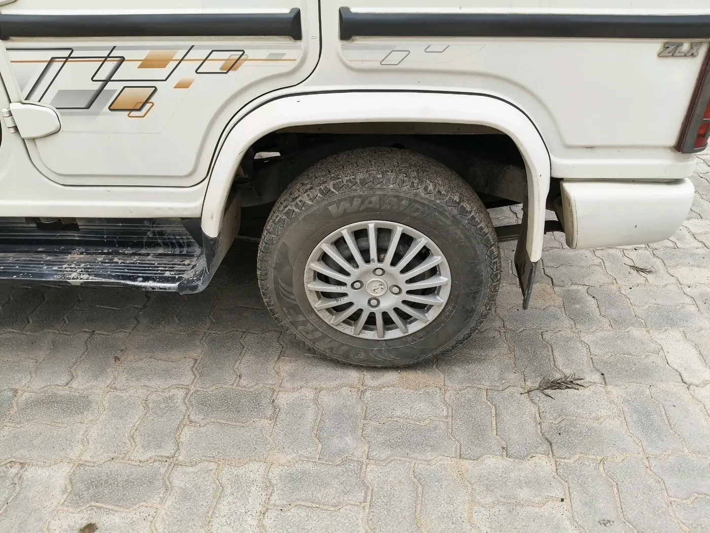 2020 Mahindra Bolero POWER PLUS ZLX, Diesel, Manual, 74,386 km, tyre