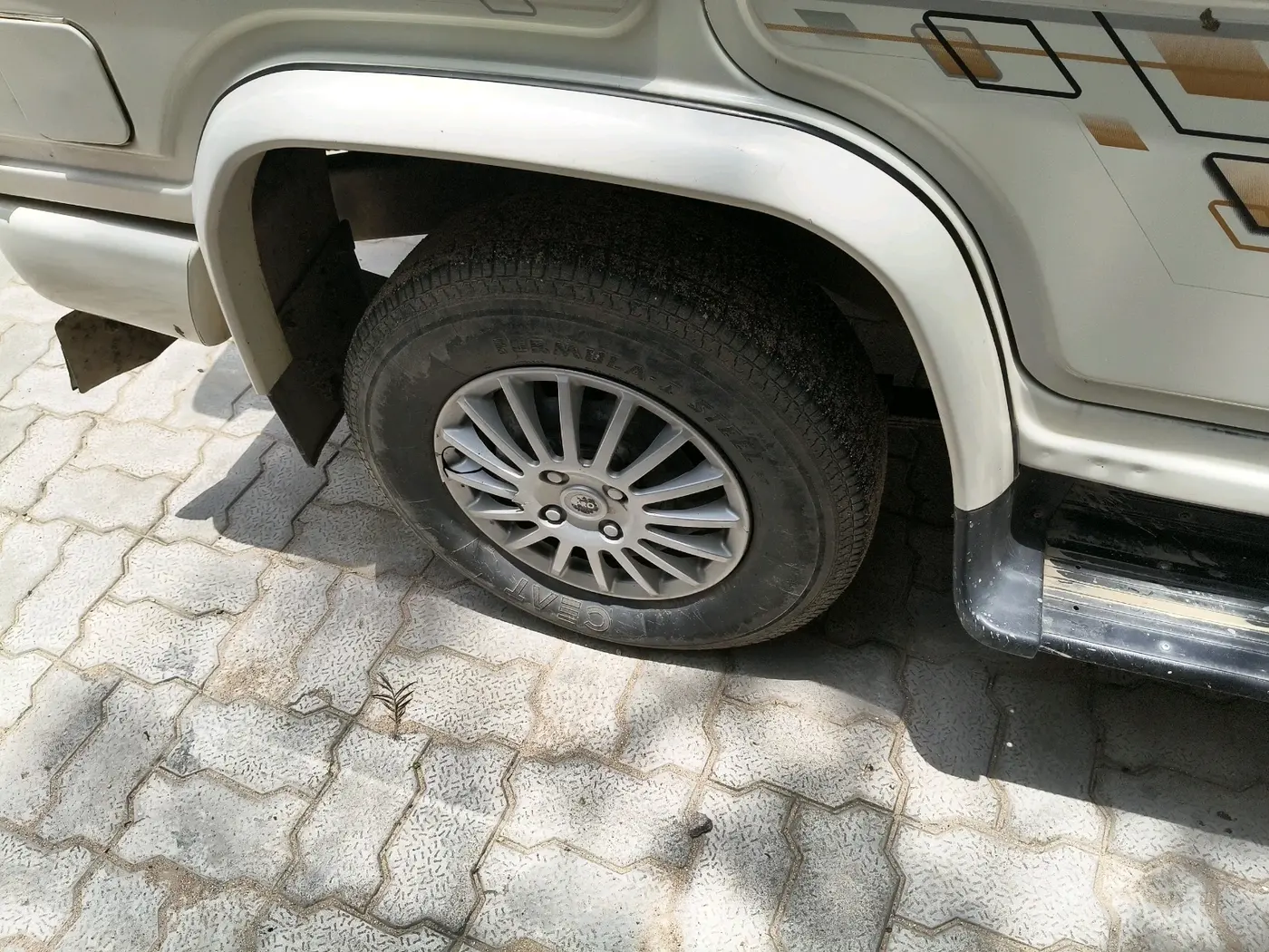 2020 Mahindra Bolero POWER PLUS ZLX, Diesel, Manual, 74,386 km, tyre