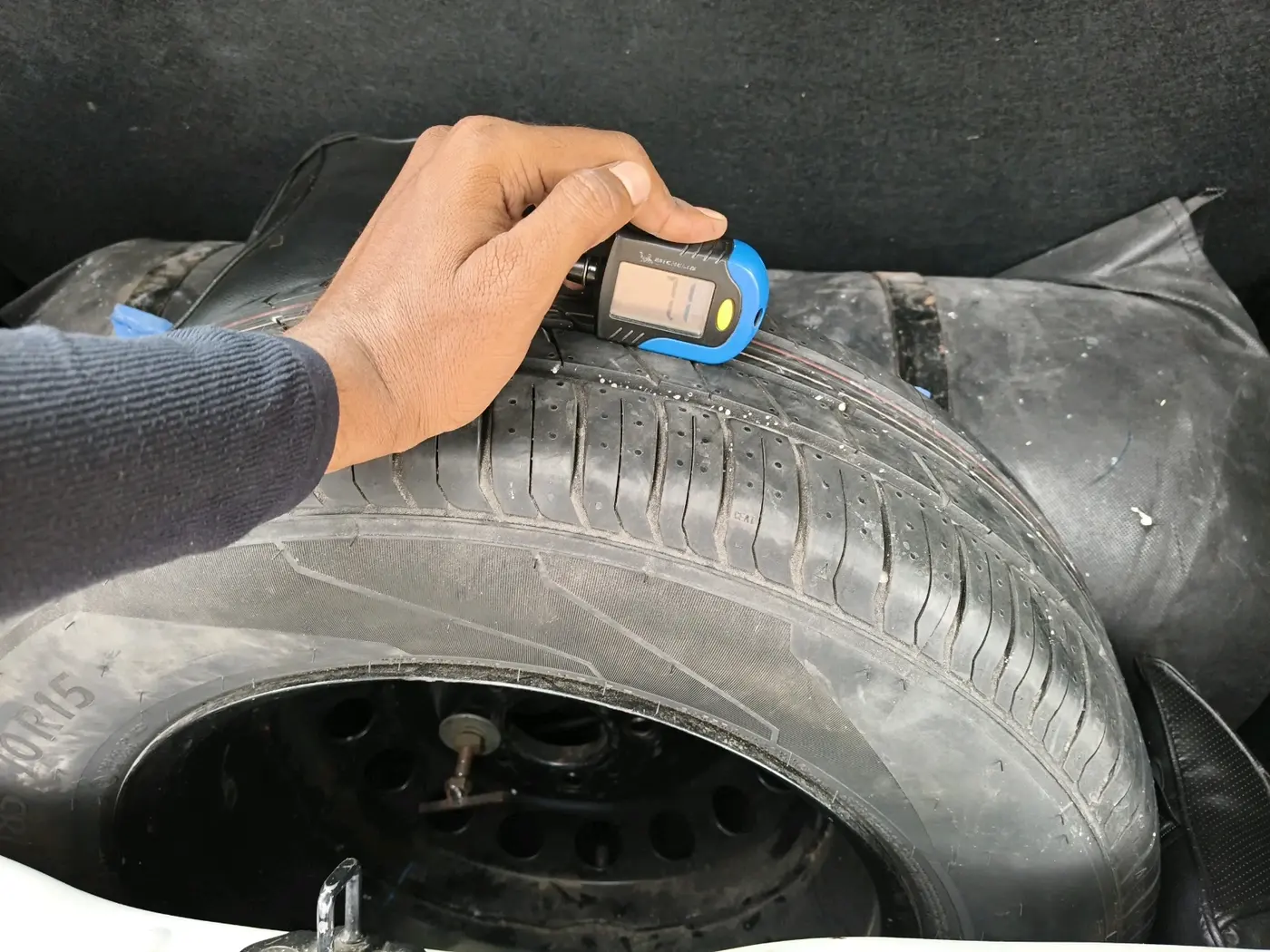 2022 Tata PUNCH ACCOMPLISHED MT, CNG, Manual, 61,110 km, tyre