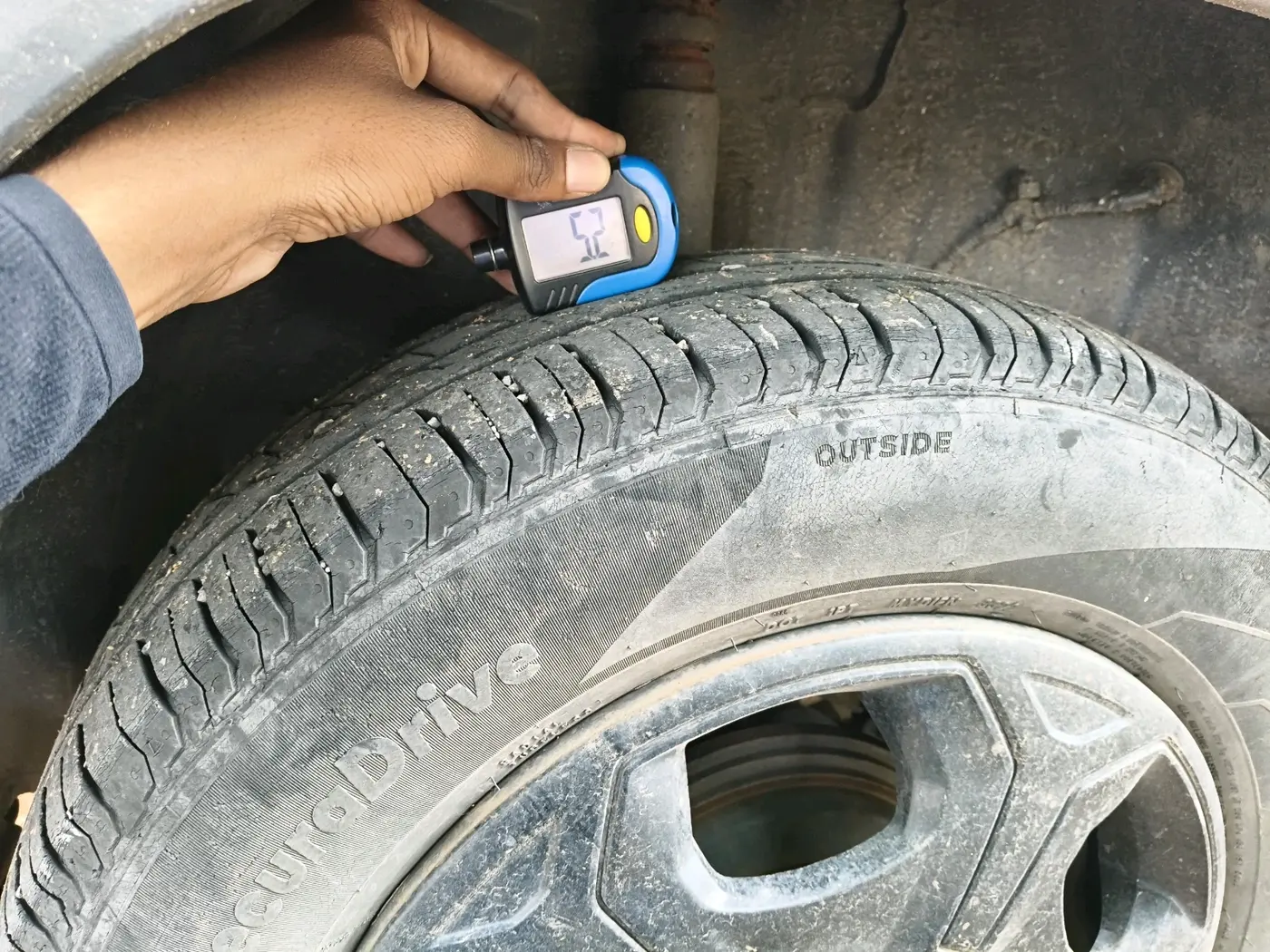 2022 Tata PUNCH ACCOMPLISHED MT, CNG, Manual, 61,110 km, tyre