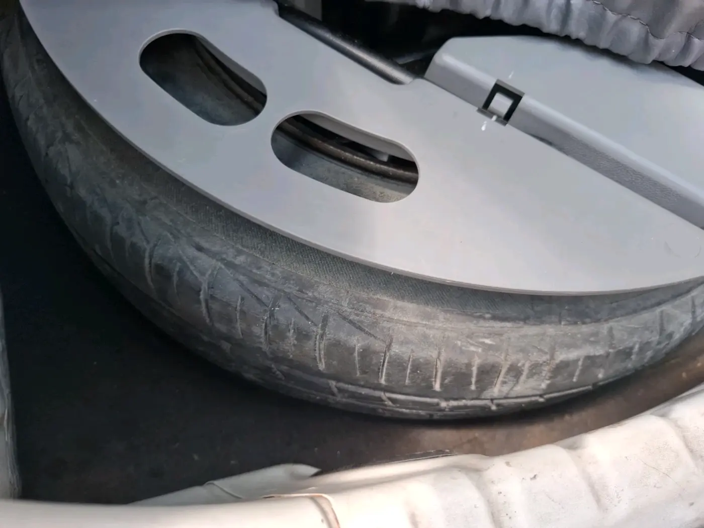 2012 Hyundai Eon ERA + LPG, Petrol, Manual, 14,524 km, tyre