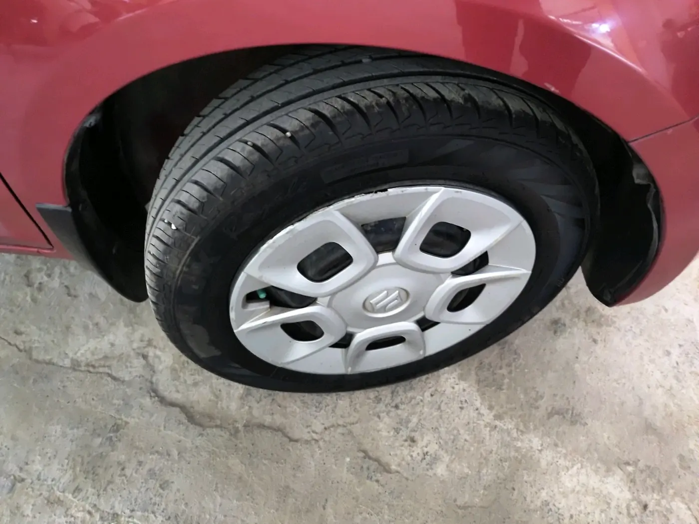 2017 Maruti IGNIS DELTA 1.2, Petrol, Manual, 1,21,080 km, tyre
