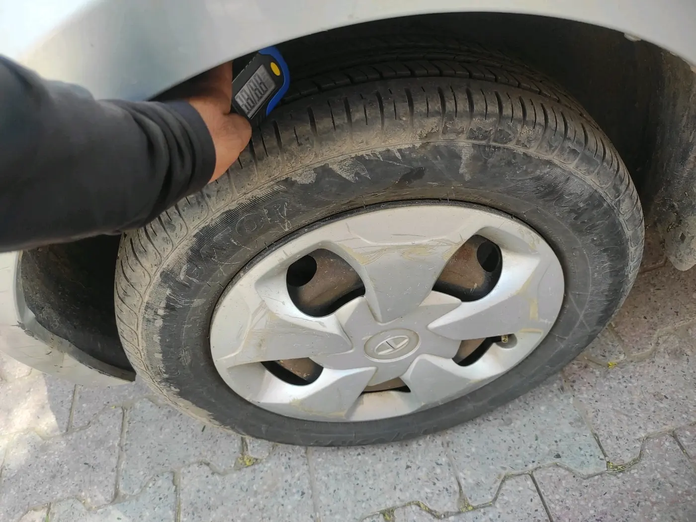 2018 Tata Tiago XT PETROL, Petrol, Manual, 1,32,414 km, tyre