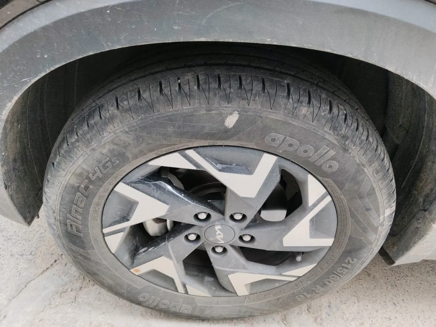 2025 KIA SONET HTK PLUS 1.5 DIESEL MT, Diesel, Manual, 8,352 km, tyre