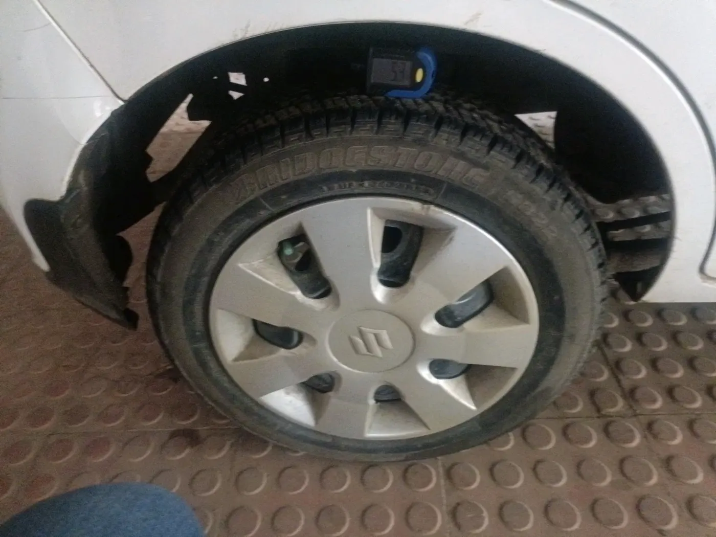 2015 Maruti Alto K10 VXI, CNG, Manual, 51,860 km, tyre
