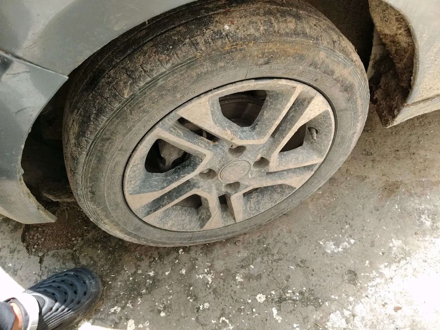 2019 Tata Tiago XZ PLUS PETROL, CNG, Manual, 97,871 km, tyre