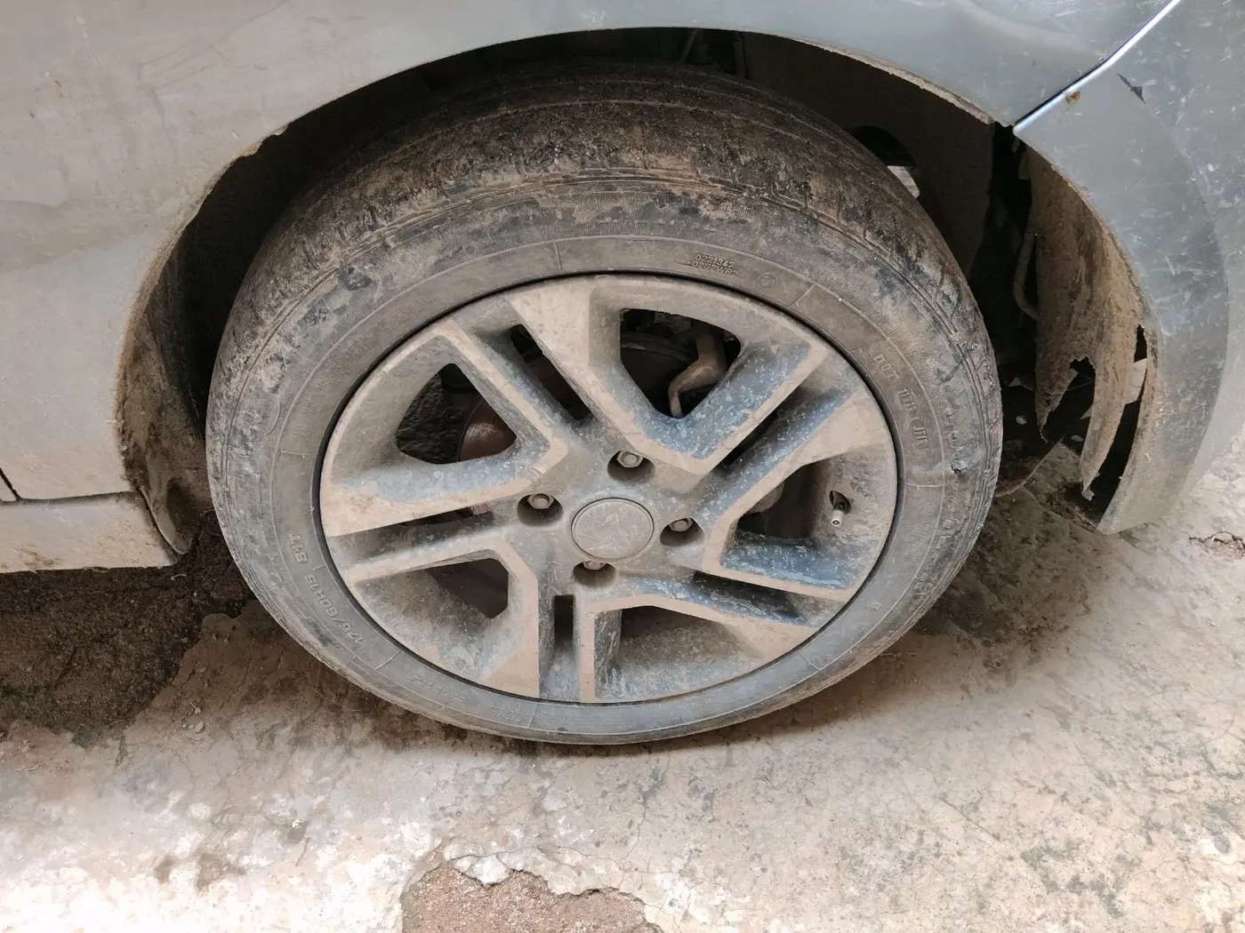 2019 Tata Tiago XZ PLUS PETROL, CNG, Manual, 97,871 km, tyre
