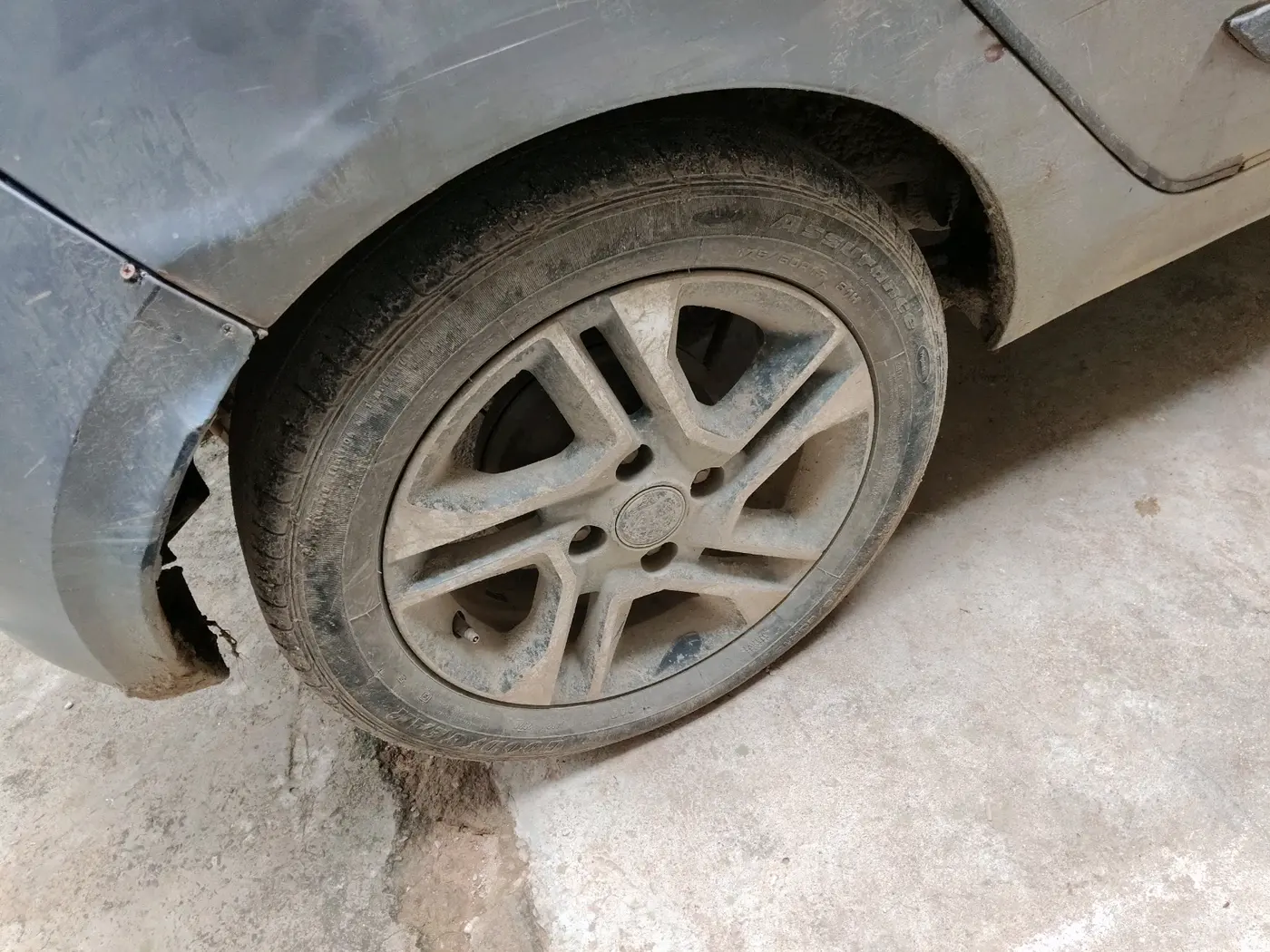 2019 Tata Tiago XZ PLUS PETROL, CNG, Manual, 97,871 km, tyre