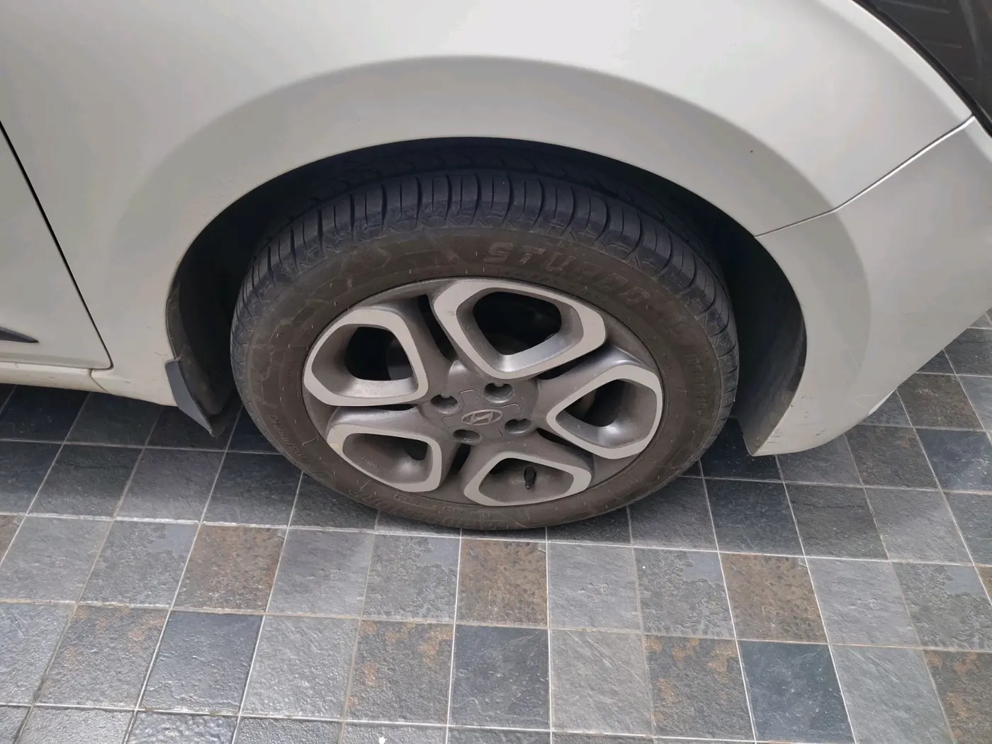 2018 Hyundai Elite i20 ASTA 1.2 (O), Petrol, Manual, 65,197 km, tyre