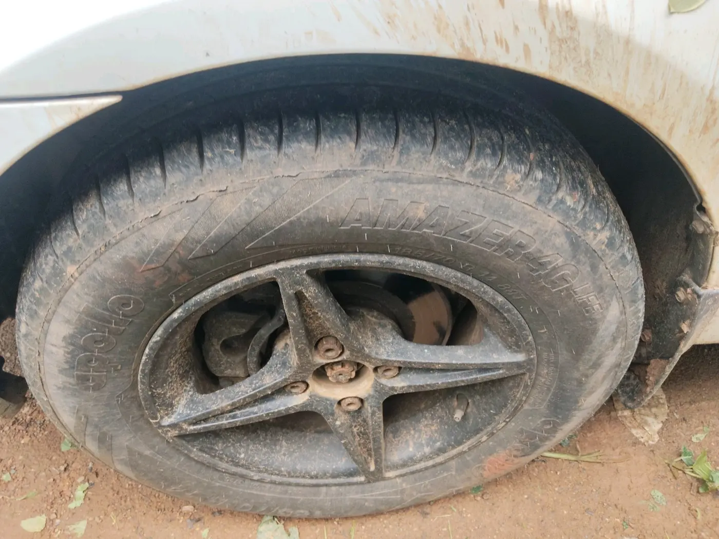 2007 Hyundai Verna XI, Petrol, Manual, 1,76,097 km, tyre