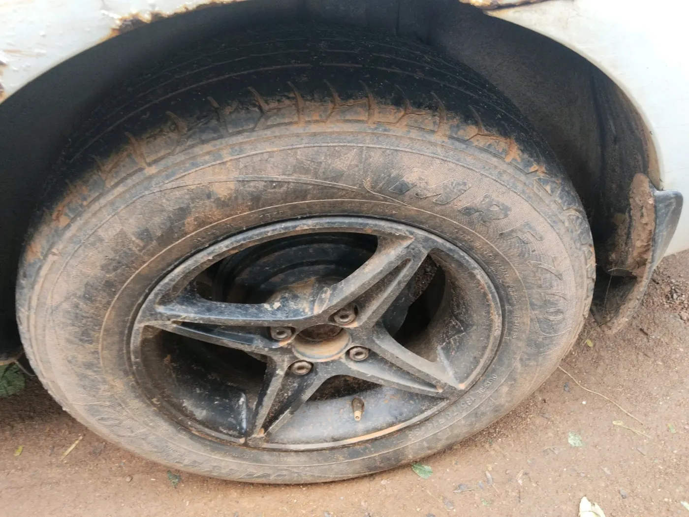 2007 Hyundai Verna XI, Petrol, Manual, 1,76,097 km, tyre