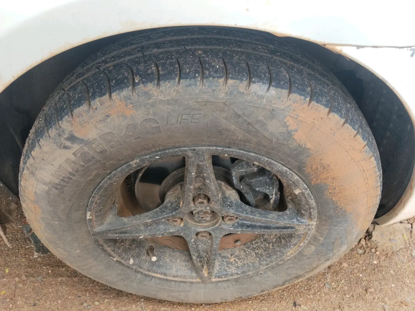 2007 Hyundai Verna XI, Petrol, Manual, 1,76,097 km, tyre