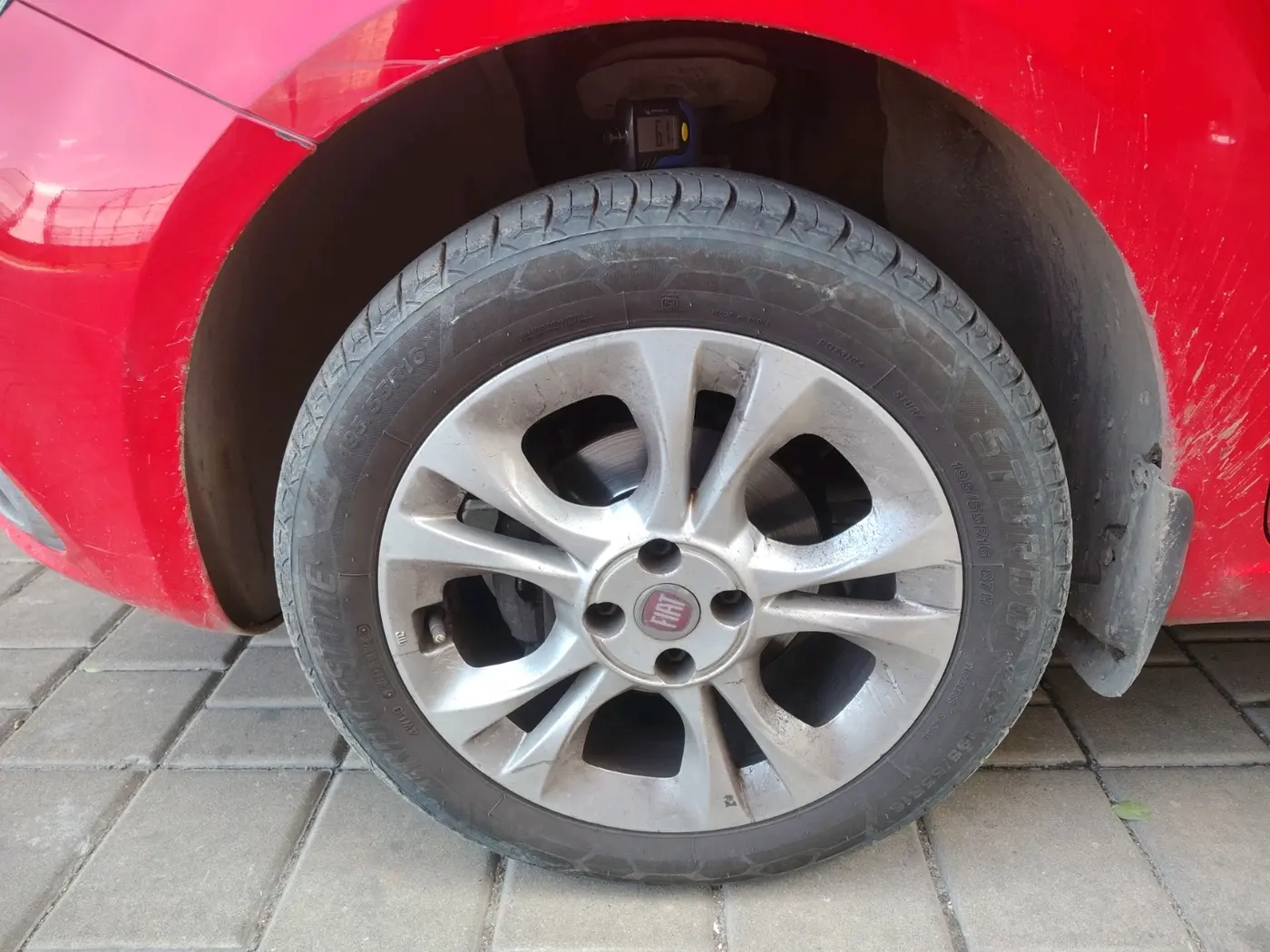 2016 Fiat Punto EVO EMOTION 1.3 MULTIJET, Diesel, Manual, 1,10,752 km, tyre