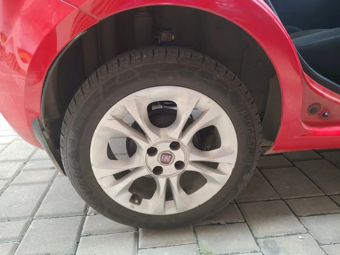 2016 Fiat Punto EVO EMOTION 1.3 MULTIJET, Diesel, Manual, 1,10,752 km, tyre