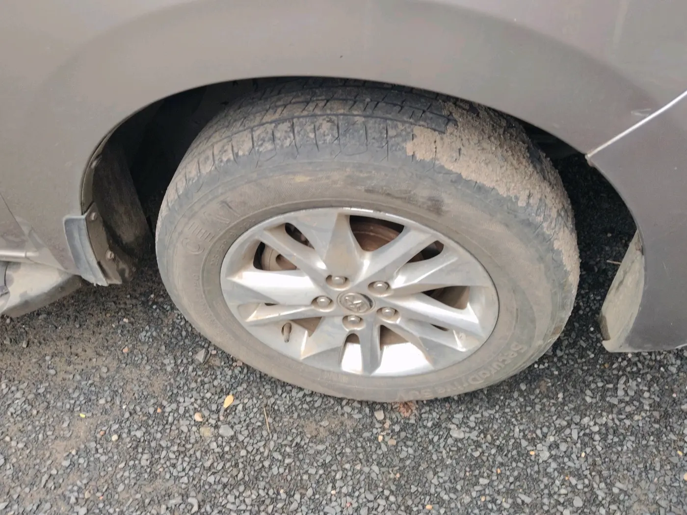 2016 Toyota Innova Crysta 2.4 VX 7 STR, Diesel, Manual, 1,82,523 km, tyre
