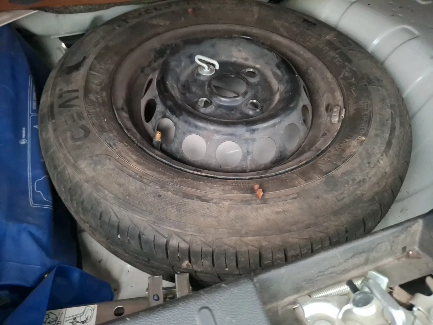 2019 Maruti Alto VXI, Petrol, Manual, 10,661 km, tyre
