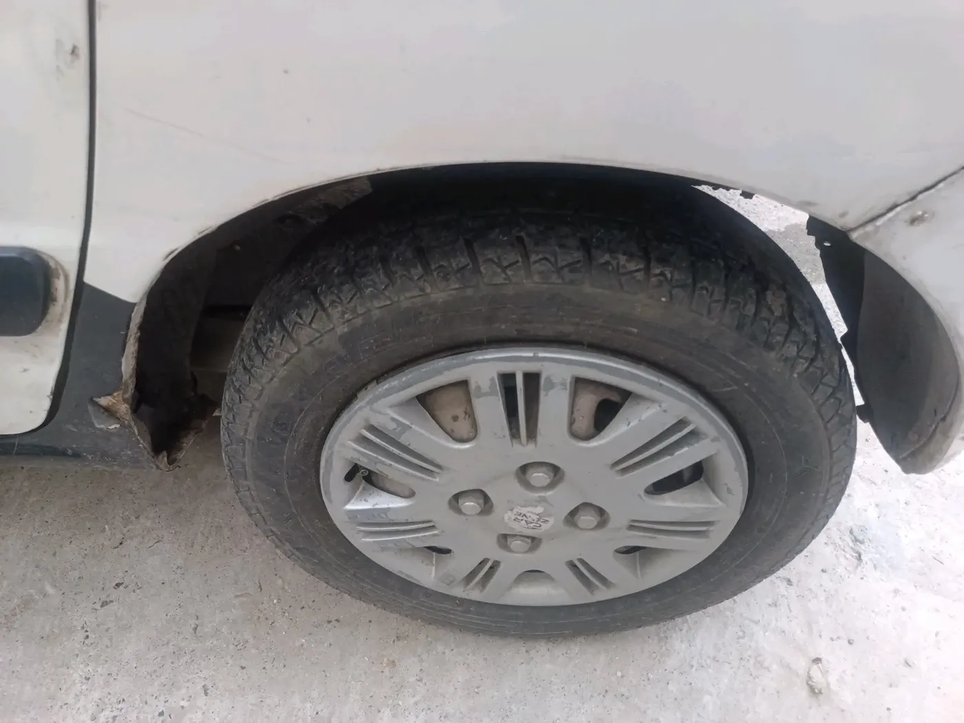 2011 Hyundai Santro Xing GL PLUS, CNG, Manual, 75,827 km, tyre