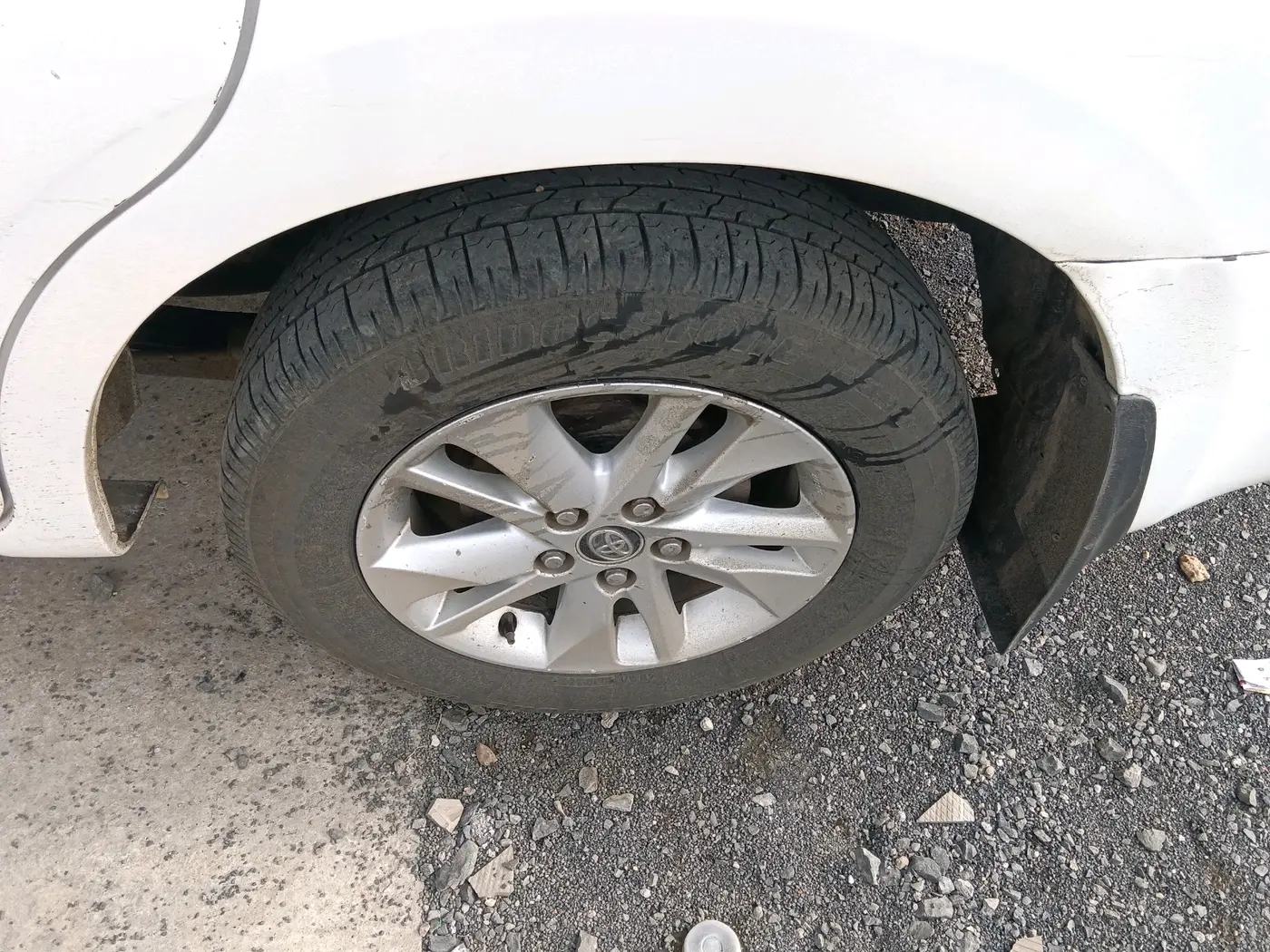 2017 Toyota Innova Crysta 2.4 GX 7 STR, Diesel, Manual, 2,29,220 km, tyre
