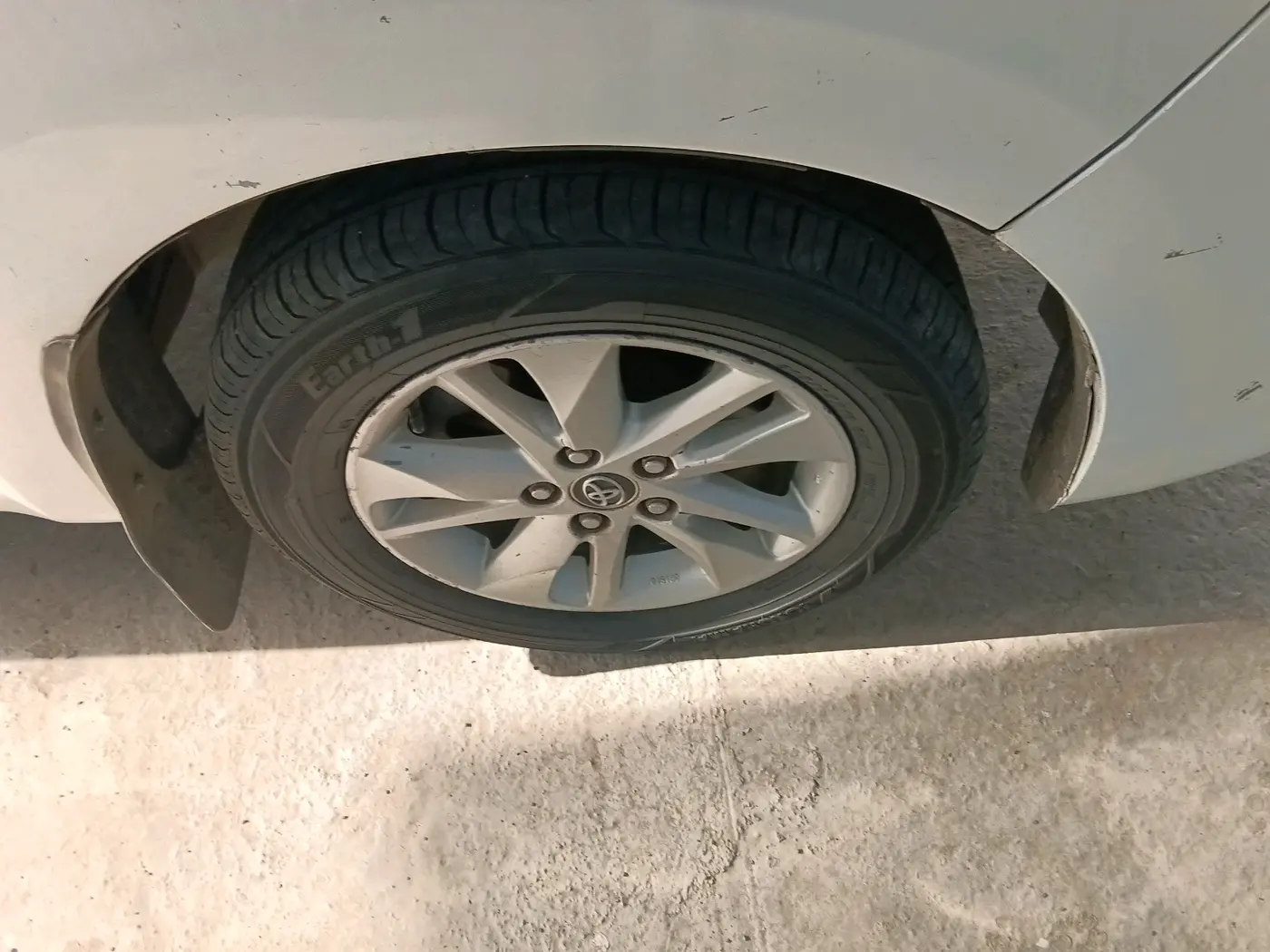 2017 Toyota Innova Crysta 2.4 GX 7 STR, Diesel, Manual, 2,29,220 km, tyre