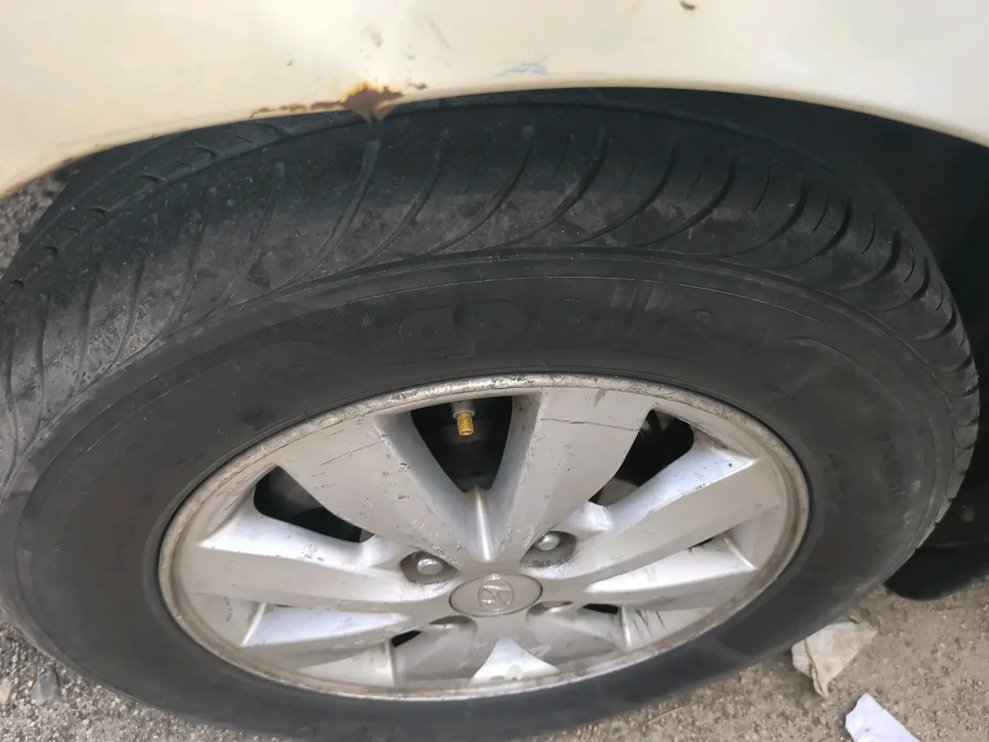 2013 Hyundai i20 SPORTZ 1.2, CNG, Manual, 1,71,745 km, tyre