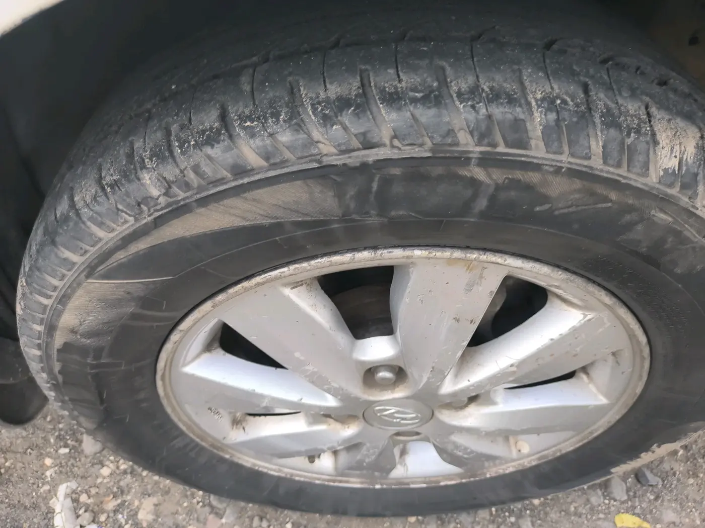 2013 Hyundai i20 SPORTZ 1.2, CNG, Manual, 1,71,745 km, tyre