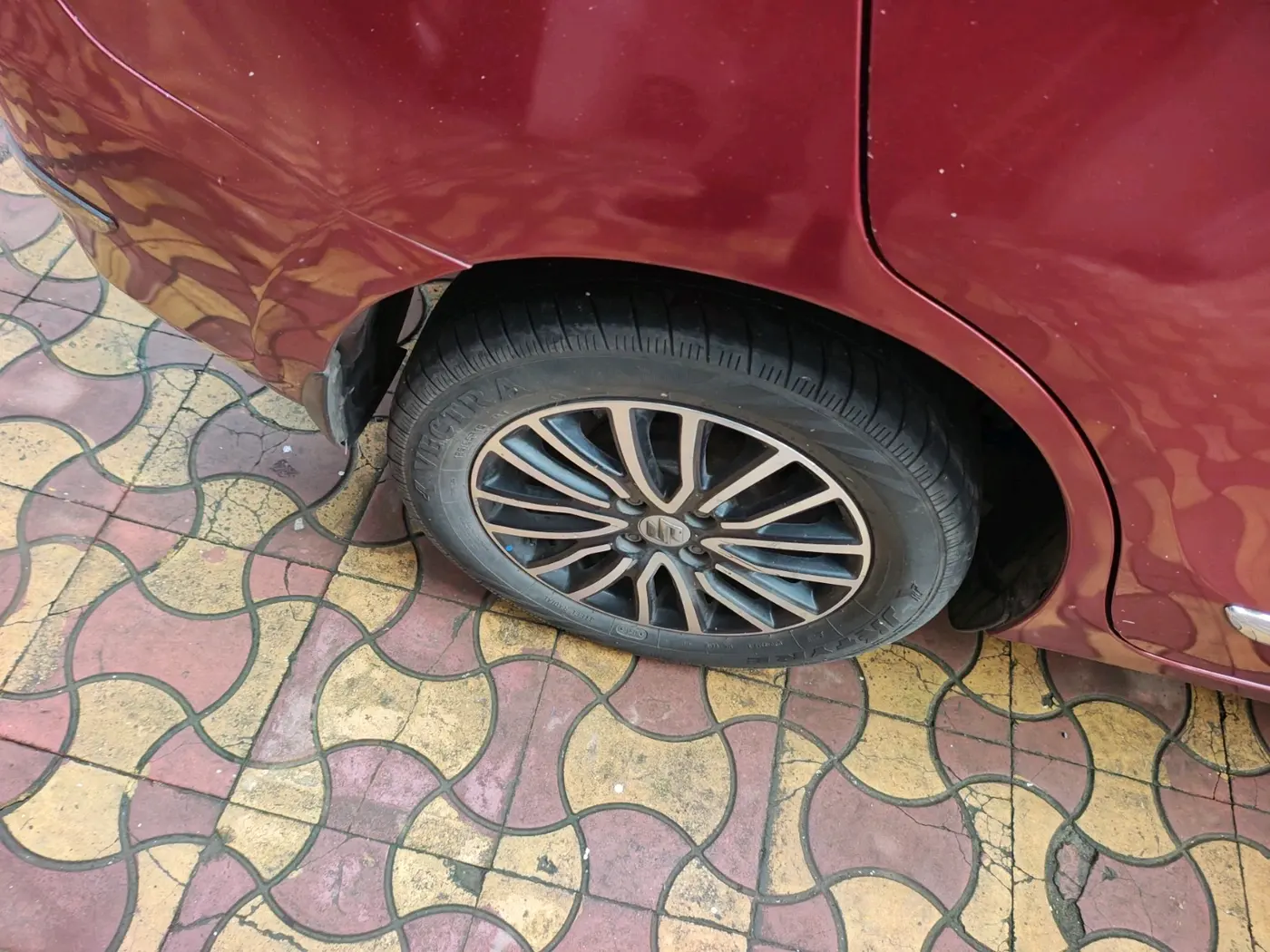 2017 Maruti Dzire VXI AMT, Petrol, Automatic, 67,278 km, tyre