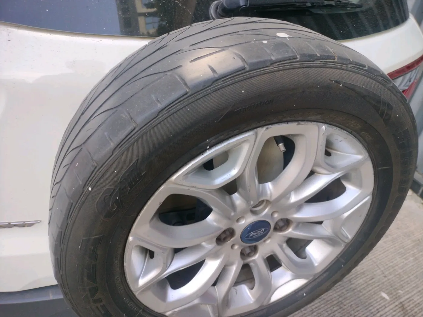 2015 Ford Ecosport TITANIUM 1.5L DIESEL, Diesel, Manual, 3,54,513 km, tyre